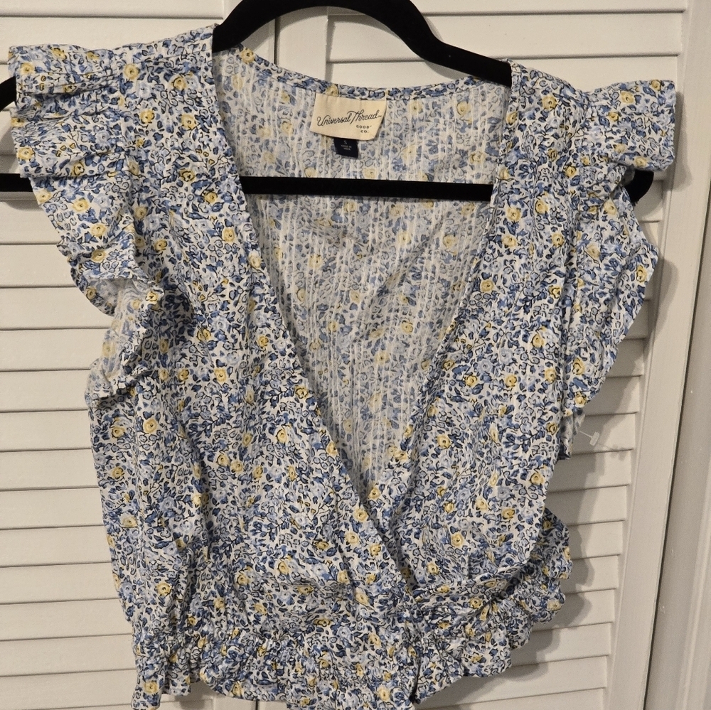 UNIVERSAL THREAD Womens Flutter Sleeve Ruffled Blouse in Blue and Yellow